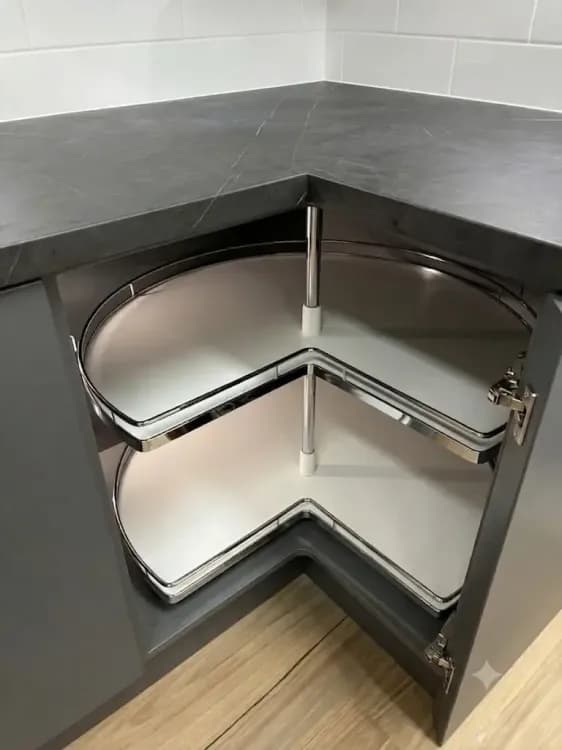 اکسسوری سبد چرخشی کابینت کنج آشپزخانه برای استفاده بهینه از فضای گوشه